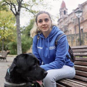 LNE OVIEDO En el parque de san pedro de los Arcos, con Carmen lópez, campeona de surf para invidentes. es para la serie de los barrios, Oviedo a pie de calle.
